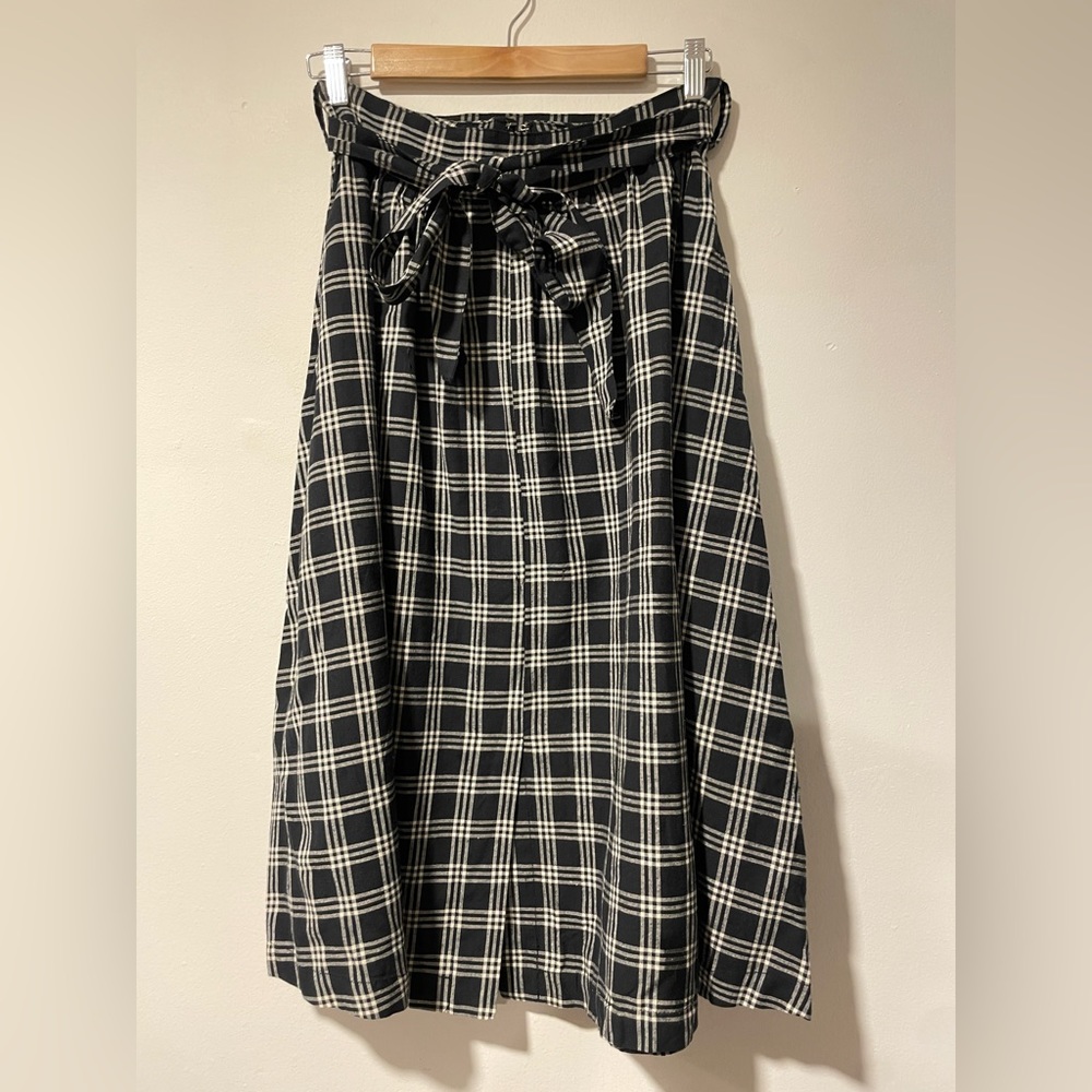 Black and white patterned midi skirt